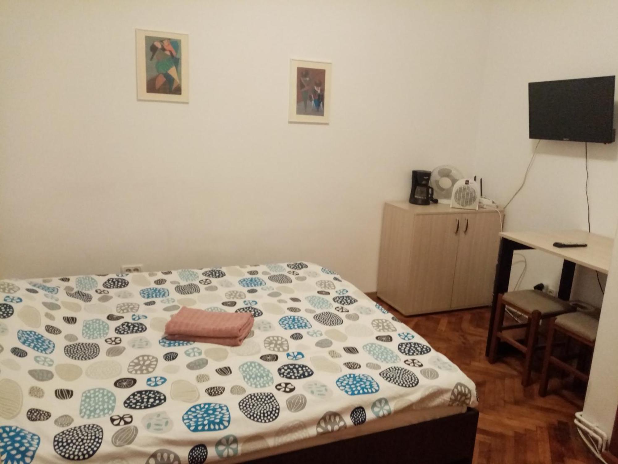 Central Studio In Historic Center Brasov Bagian luar foto