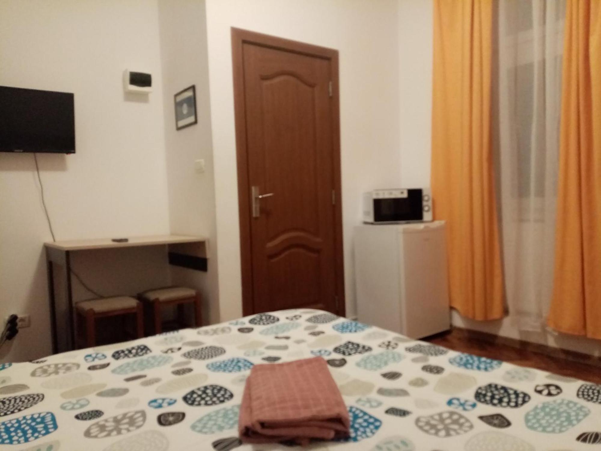 Central Studio In Historic Center Brasov Bagian luar foto