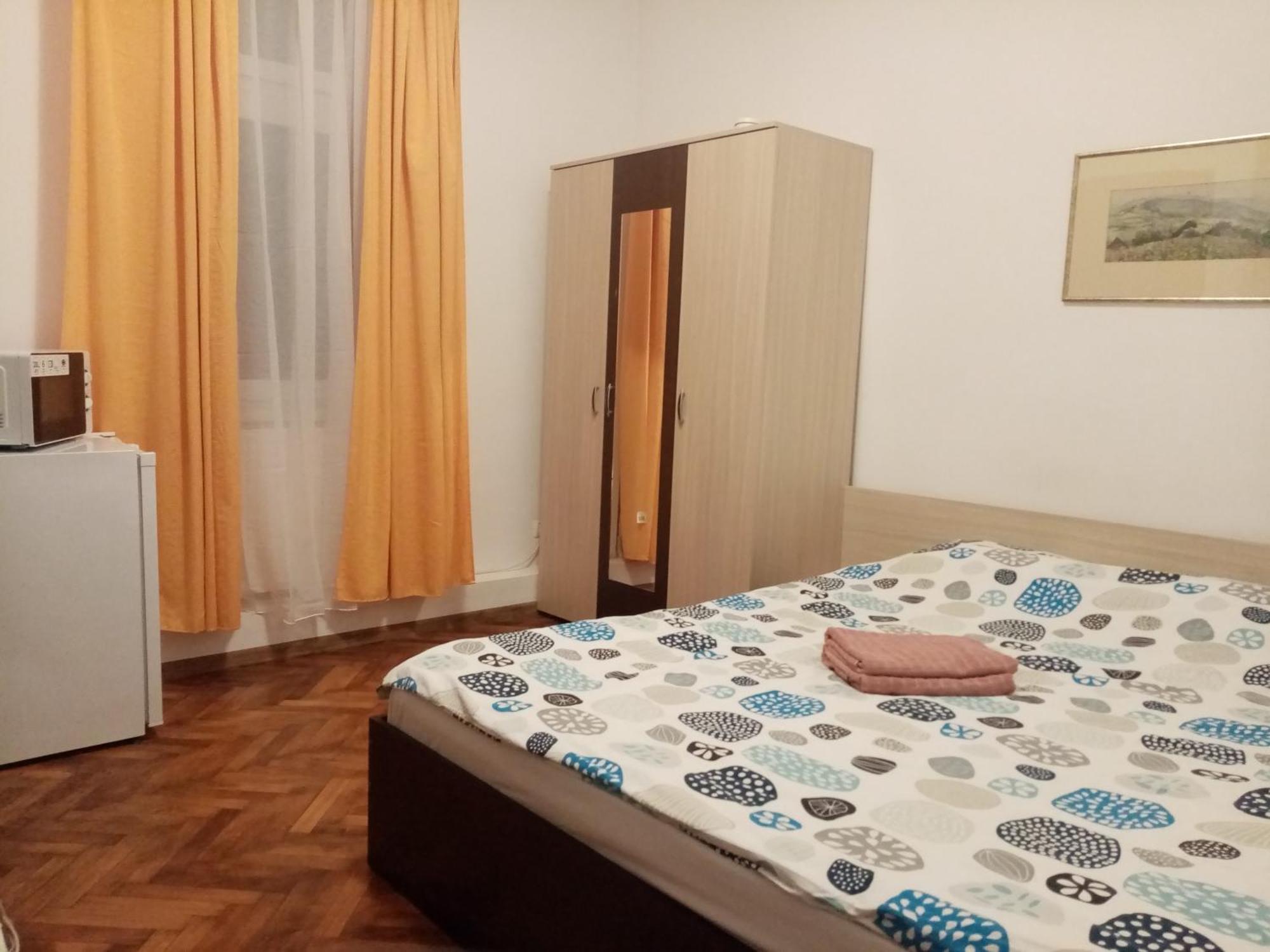 Central Studio In Historic Center Brasov Bagian luar foto