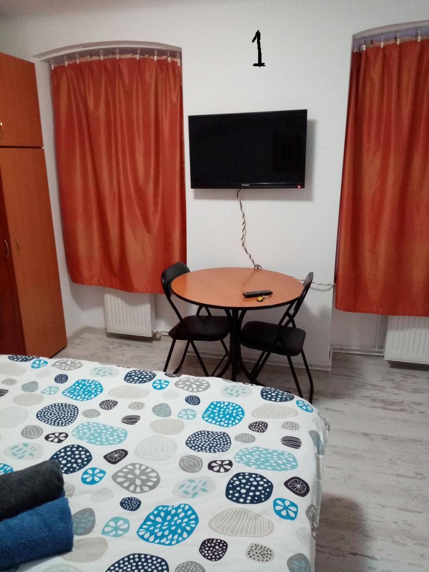Central Studio In Historic Center Brasov Bagian luar foto